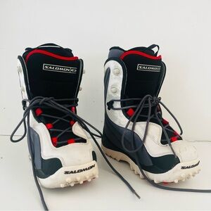 Salomon Lace up snowboard boots men’s 6.5 womens 7.5, 24.5 cm